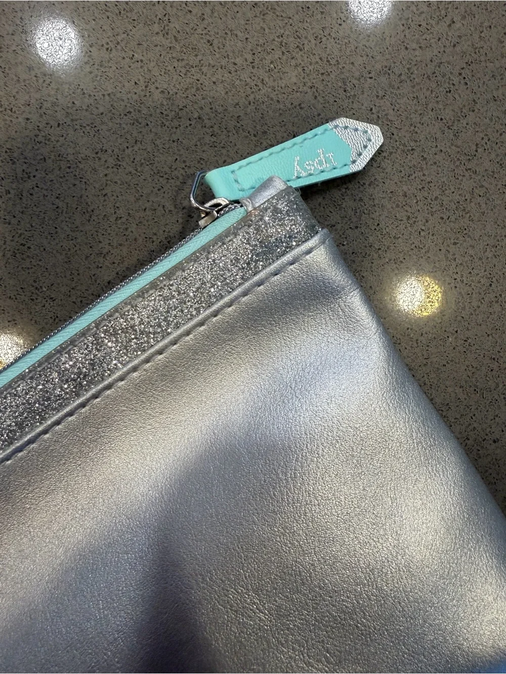 ipsy silver metallic